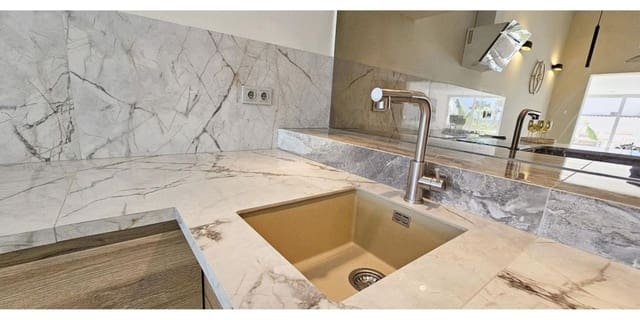 3 sovrum Semi-fristående Villa för semesterbostäder i Bahía Dorada, Estepona med pool garage - 5 000 € (Ref: 9002326)