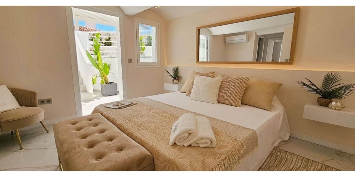 3 camera da letto Villetta Bifamiliare da affitare come casa vacanza in Bahia Dorada con piscina garage - 5.000 € (Rif: 9002326)