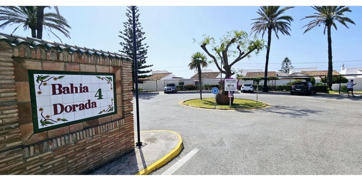 3 camera da letto Villetta Bifamiliare da affitare come casa vacanza in Bahia Dorada con piscina garage - 5.000 € (Rif: 9002326)