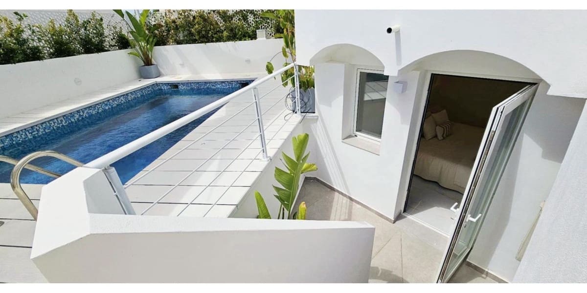 3 sypialnia Dom blizniak na kwatery wakacyjne w Bahia Dorada z basenem garażem - 5 000 € (Ref: 9002326)