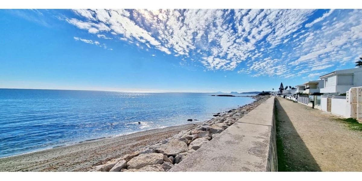 3 sypialnia Dom blizniak na kwatery wakacyjne w Bahia Dorada z basenem garażem - 5 000 € (Ref: 9002326)