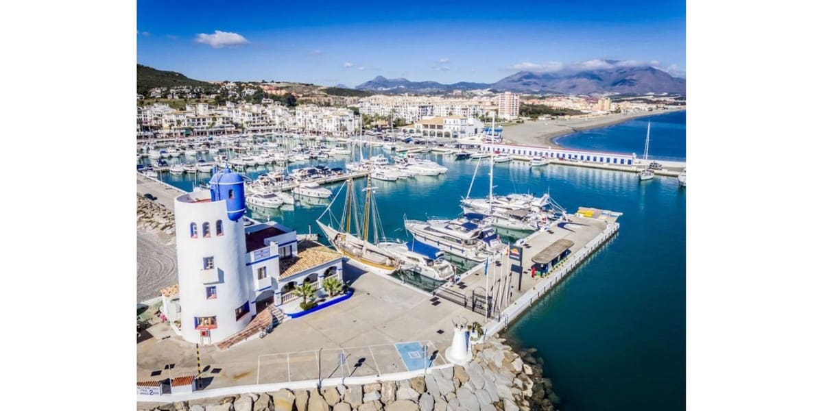 3 sypialnia Dom blizniak na kwatery wakacyjne w Bahia Dorada z basenem garażem - 5 000 € (Ref: 9002326)