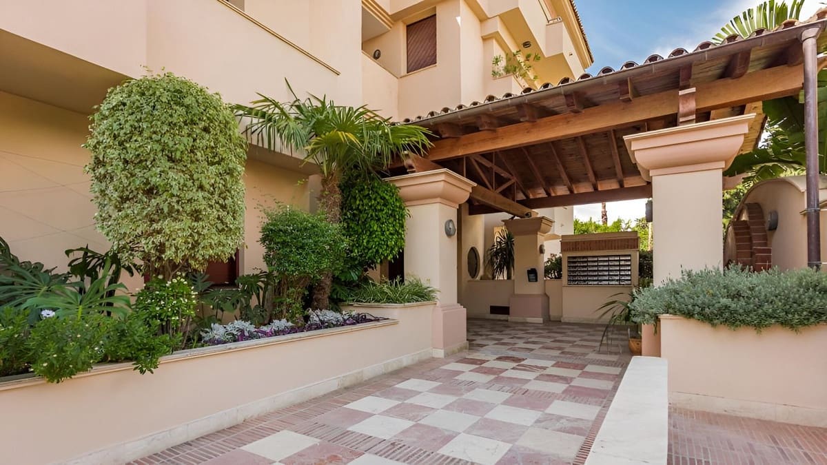 2 quarto Apartamento para venda em Marbella com piscina garagem - 1 095 000 € (Ref: 9035848)