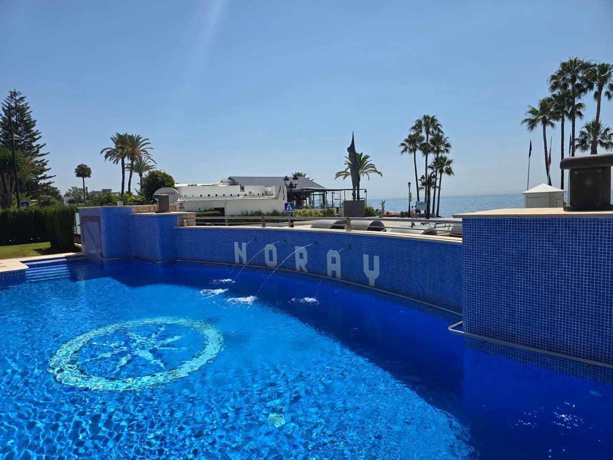 2 slaapkamer Appartement te koop in Marbella met zwembad garage - € 995.000 (Ref: 9035848)