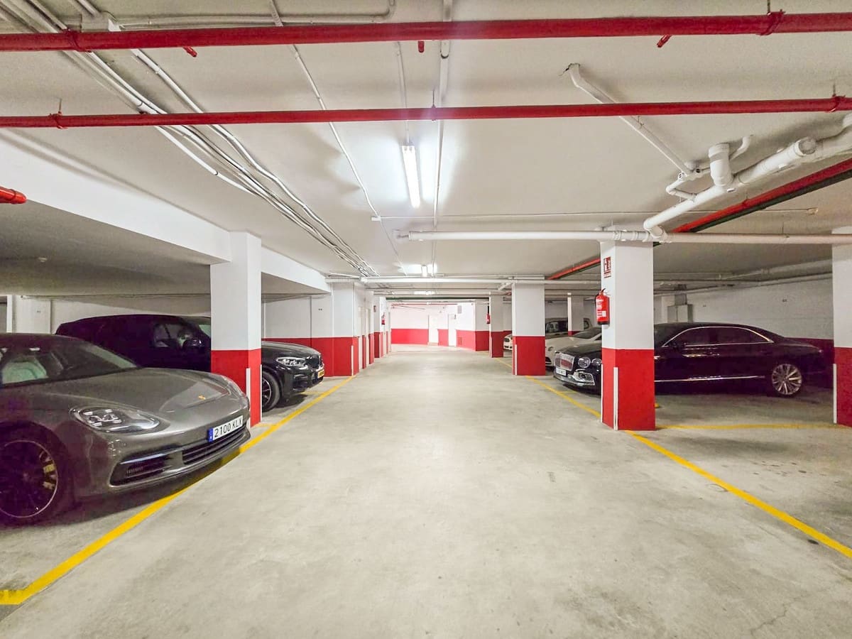 2 makuuhuone Huoneisto myytävänä paikassa San Pedro de Alcantara mukana uima-altaan 
autotalli - 949 000 € (Ref: 9035848)