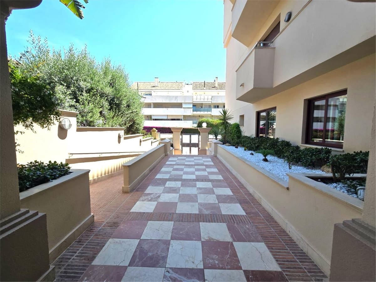 2 soverom Leilighet til salgs i San Pedro de Alcantara med svømmebasseng garasje - € 830 000 (Ref: 9035848)