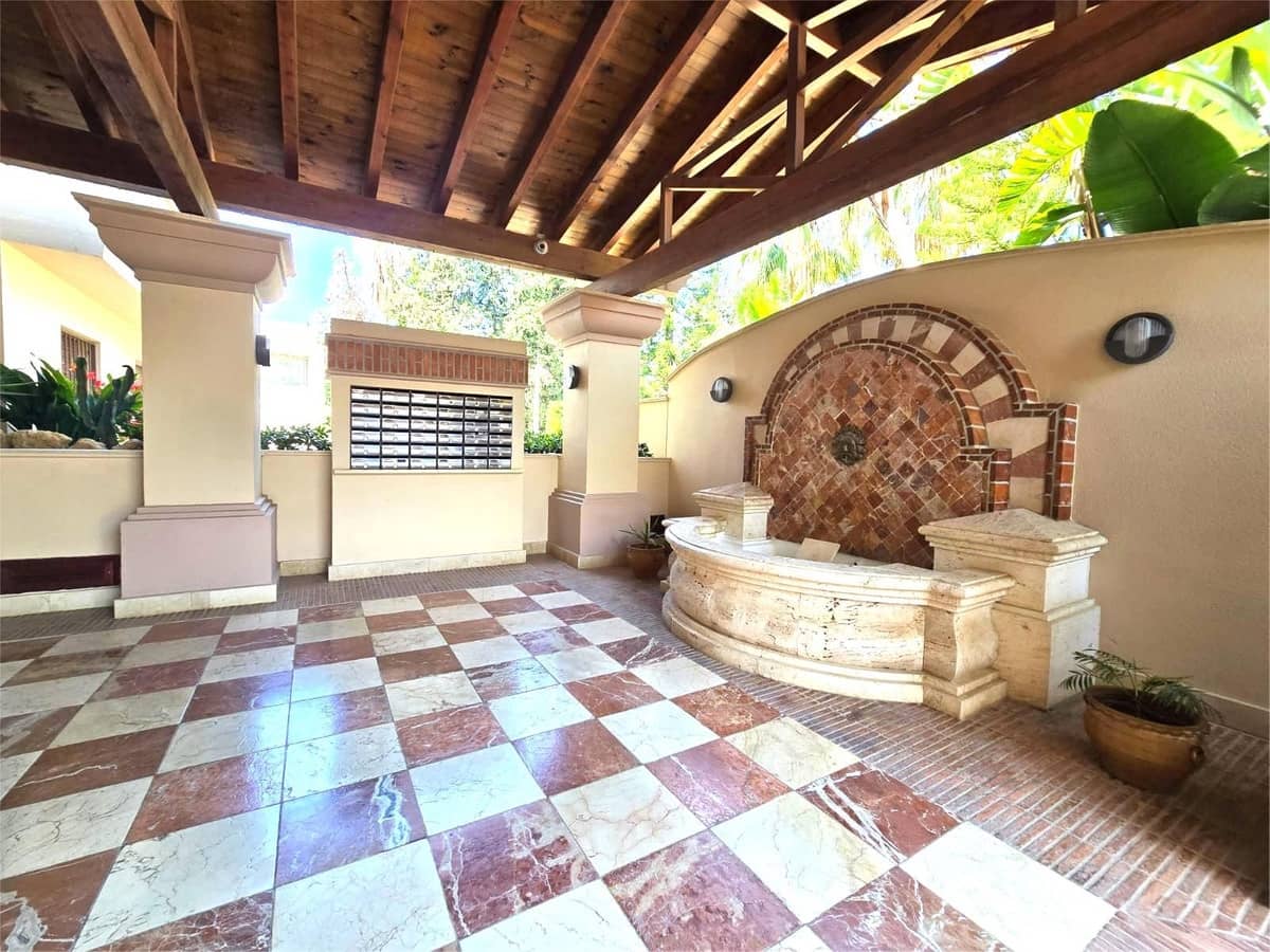 2 soverom Leilighet til salgs i San Pedro de Alcantara med svømmebasseng garasje - € 830 000 (Ref: 9035848)