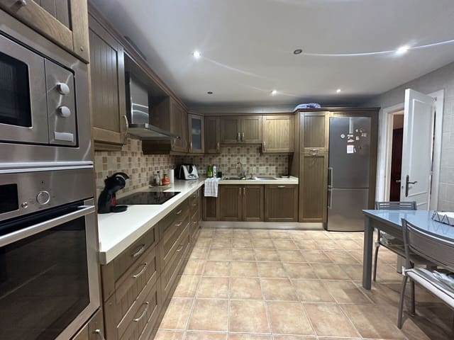 3 makuuhuone Huoneisto myytävänä paikassa Nueva Andalucia, Marbella mukana uima-altaan 
autotalli - 679 000 € (Ref: 9058405)