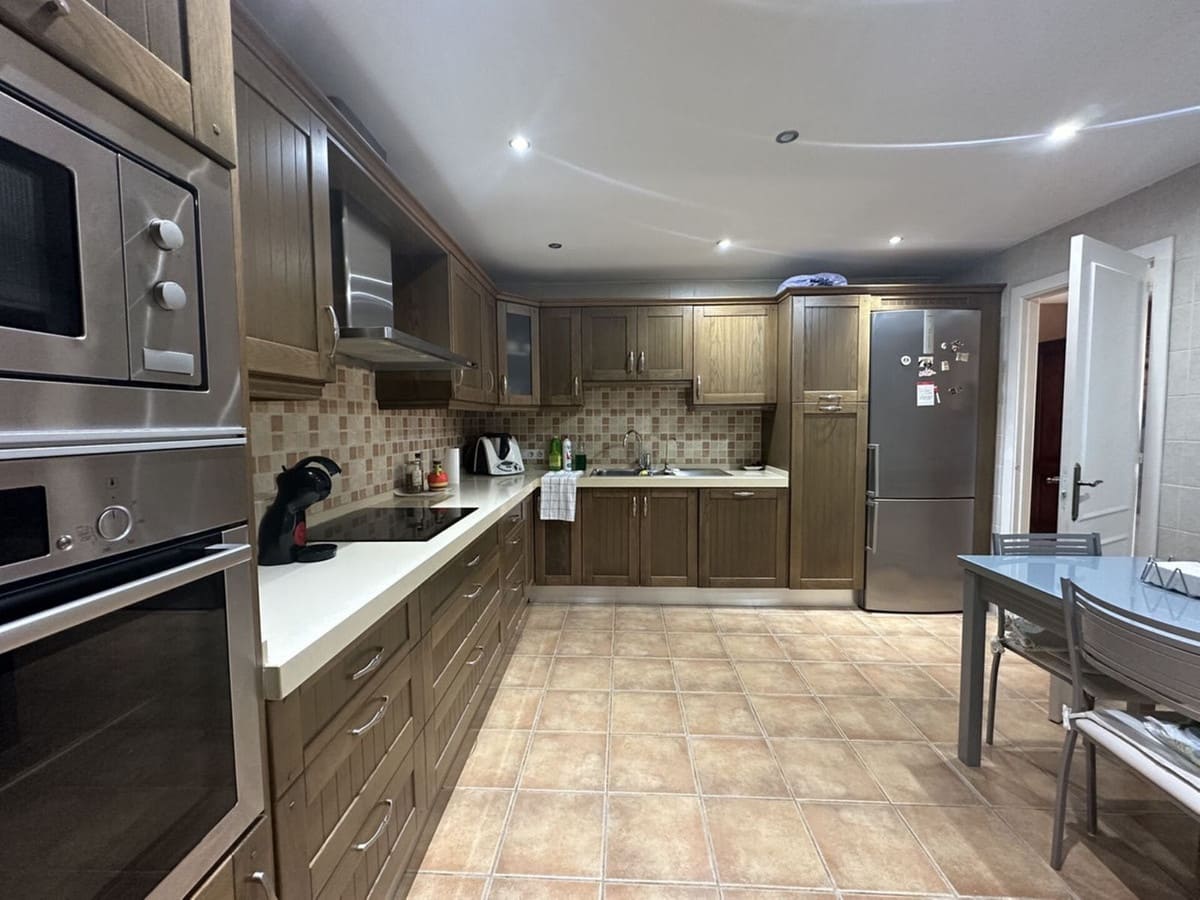 3 sovrum Lägenhet till salu i Nueva Andalucia med pool garage - 679 000 € (Ref: 9058405)