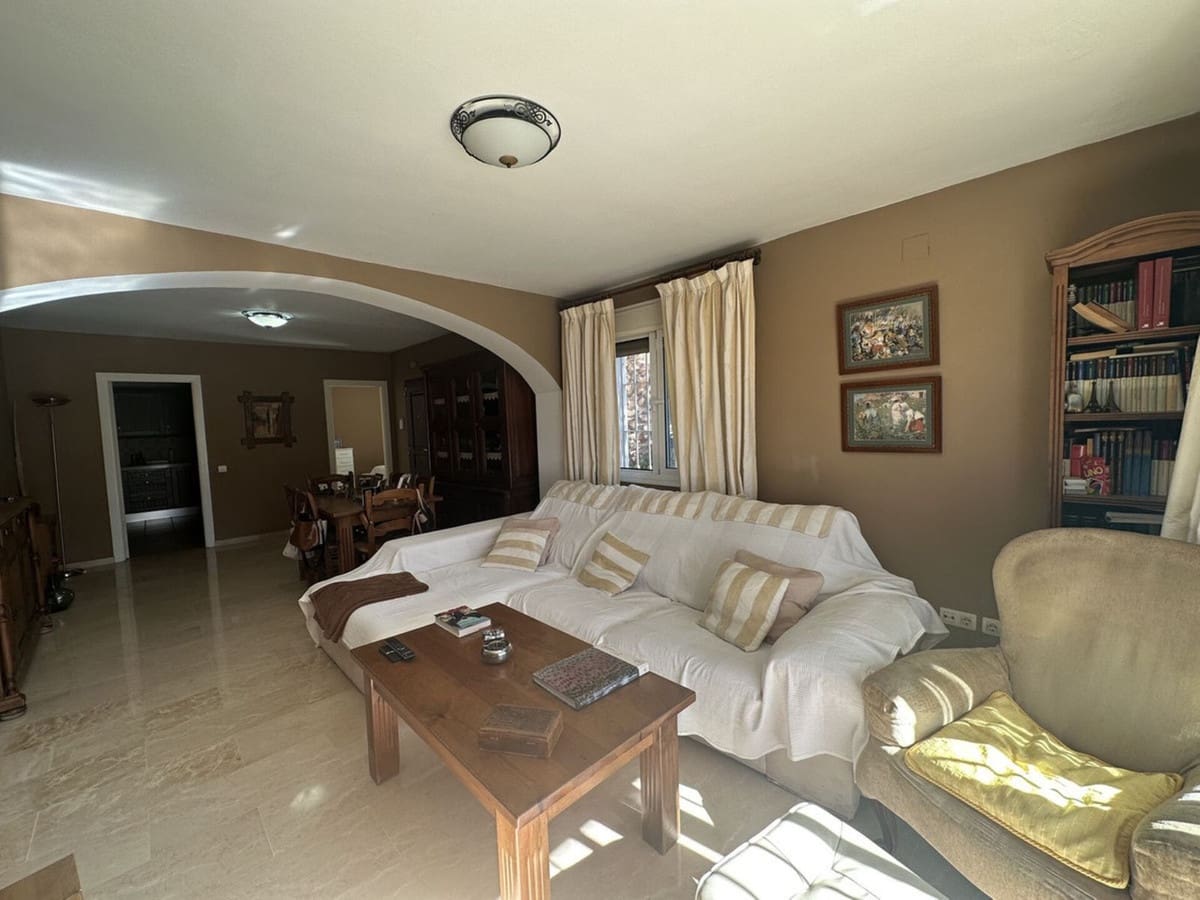 3 sovrum Lägenhet till salu i Nueva Andalucia med pool garage - 679 000 € (Ref: 9058405)