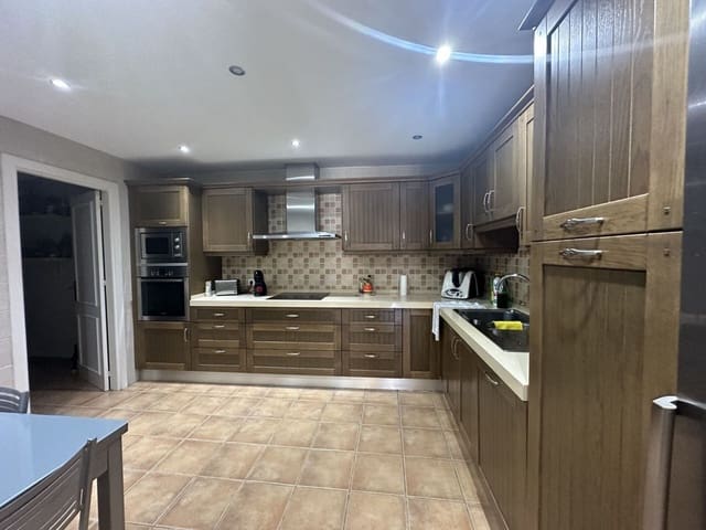 3 soverom Leilighet til salgs i Nueva Andalucia, Marbella med svømmebasseng garasje - € 679 000 (Ref: 9058405)