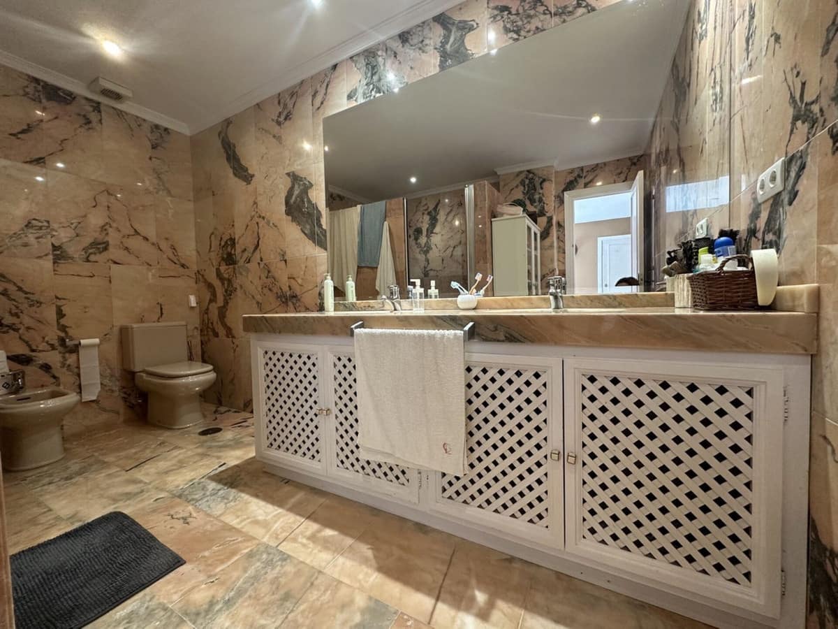 3 soverom Leilighet til salgs i Nueva Andalucia med svømmebasseng garasje - € 679 000 (Ref: 9058405)