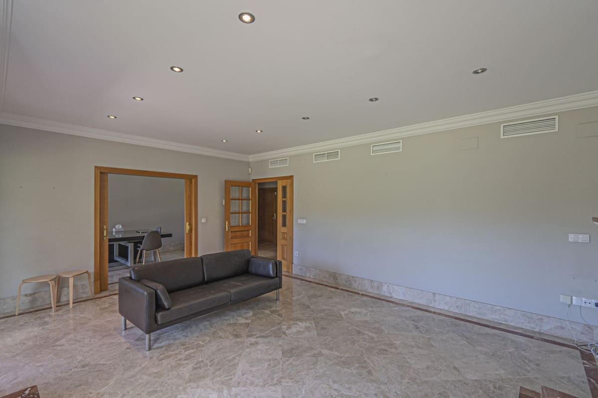 5 soverom Villa til leie i Marbella med svømmebasseng garasje - € 4 900 (Ref: 9072843)