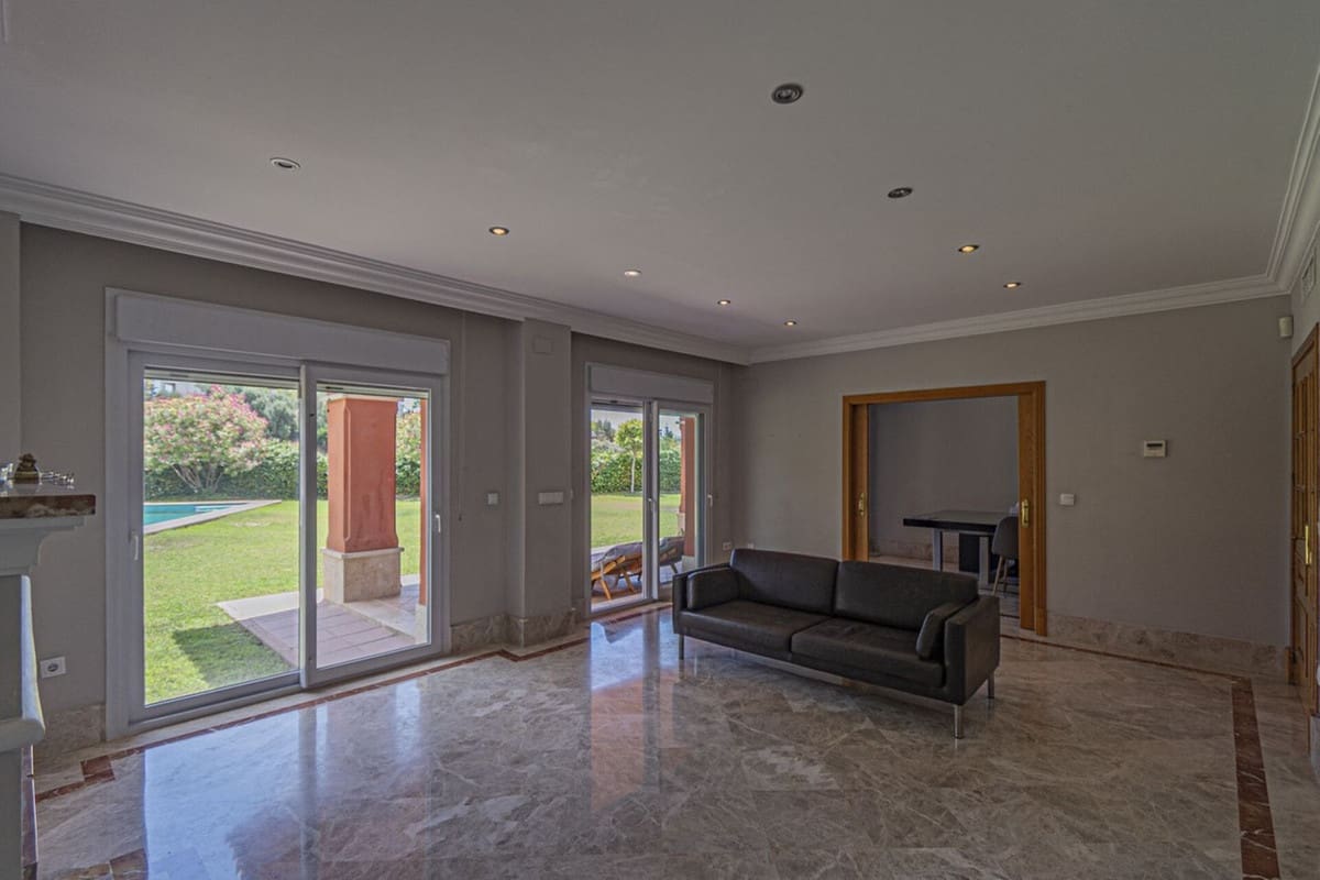 5 soverom Villa til leie i Marbella med svømmebasseng garasje - € 4 900 (Ref: 9072843)