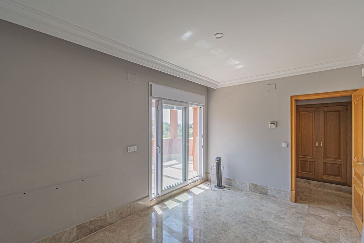 5 soverom Villa til leie i Marbella med svømmebasseng garasje - € 4 900 (Ref: 9072843)