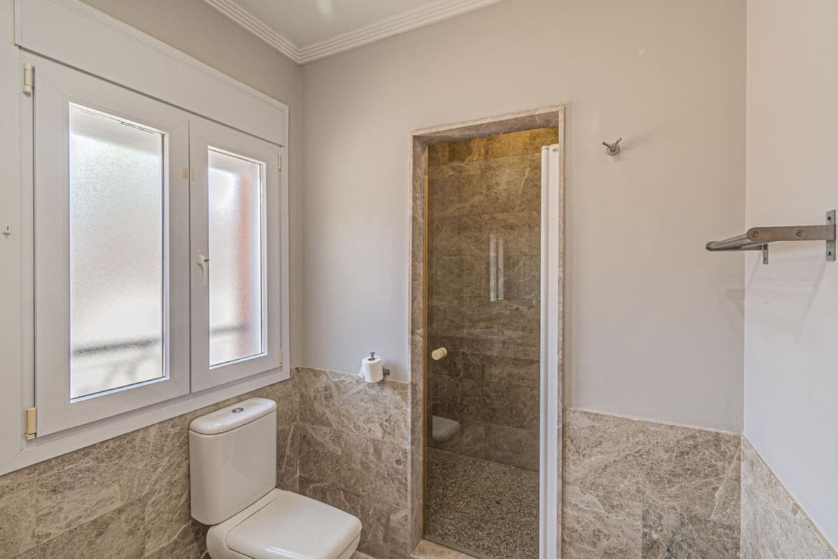 5 soverom Villa til leie i Marbella med svømmebasseng garasje - € 4 900 (Ref: 9072843)