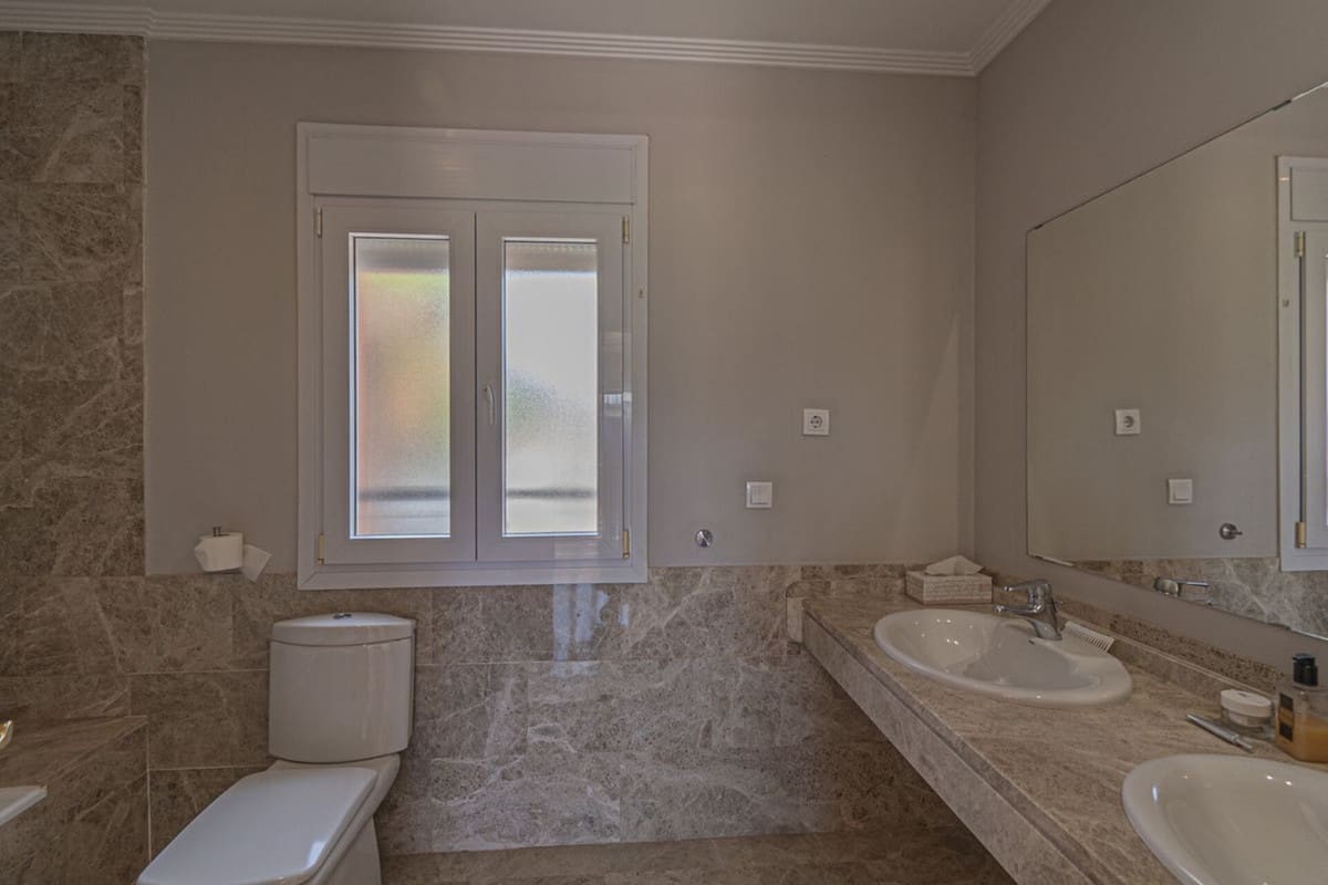 5 soverom Villa til leie i Marbella med svømmebasseng garasje - € 4 900 (Ref: 9072843)