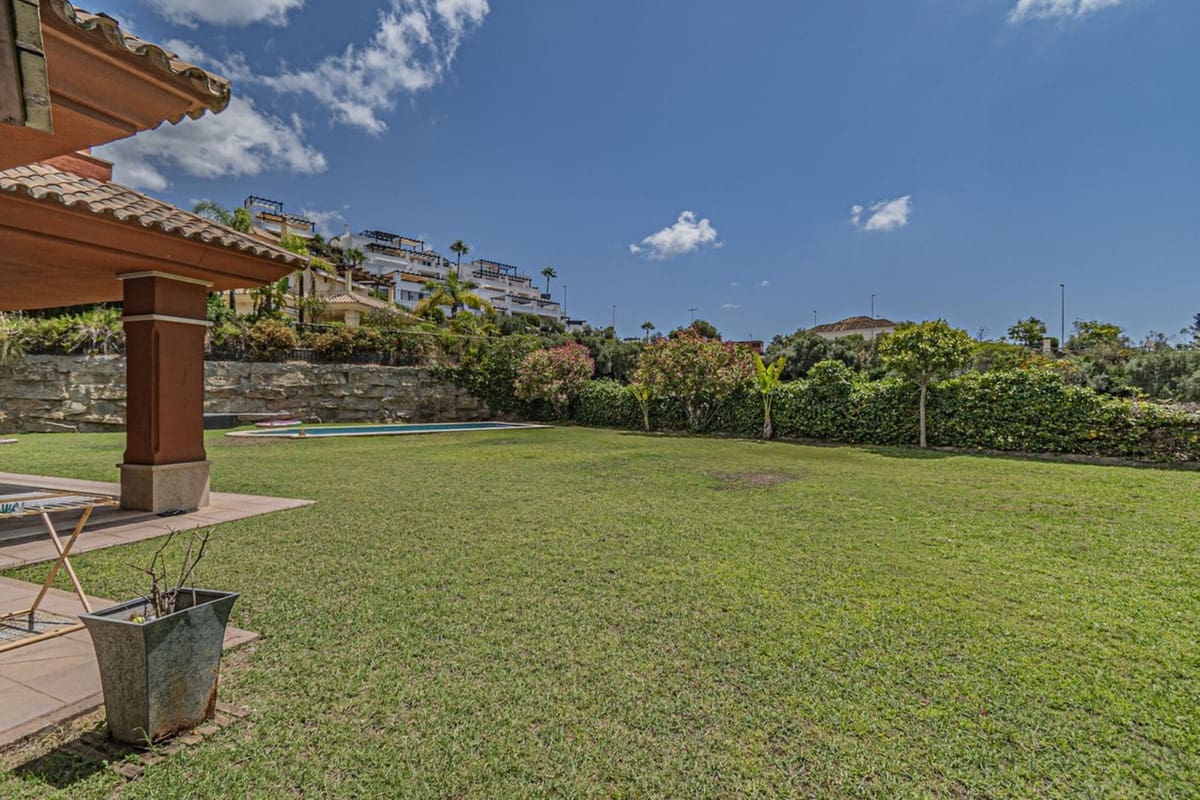 5 soverom Villa til leie i Marbella med svømmebasseng garasje - € 4 900 (Ref: 9072843)