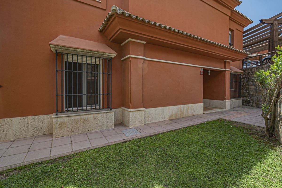 5 soverom Villa til leie i Marbella med svømmebasseng garasje - € 4 900 (Ref: 9072843)