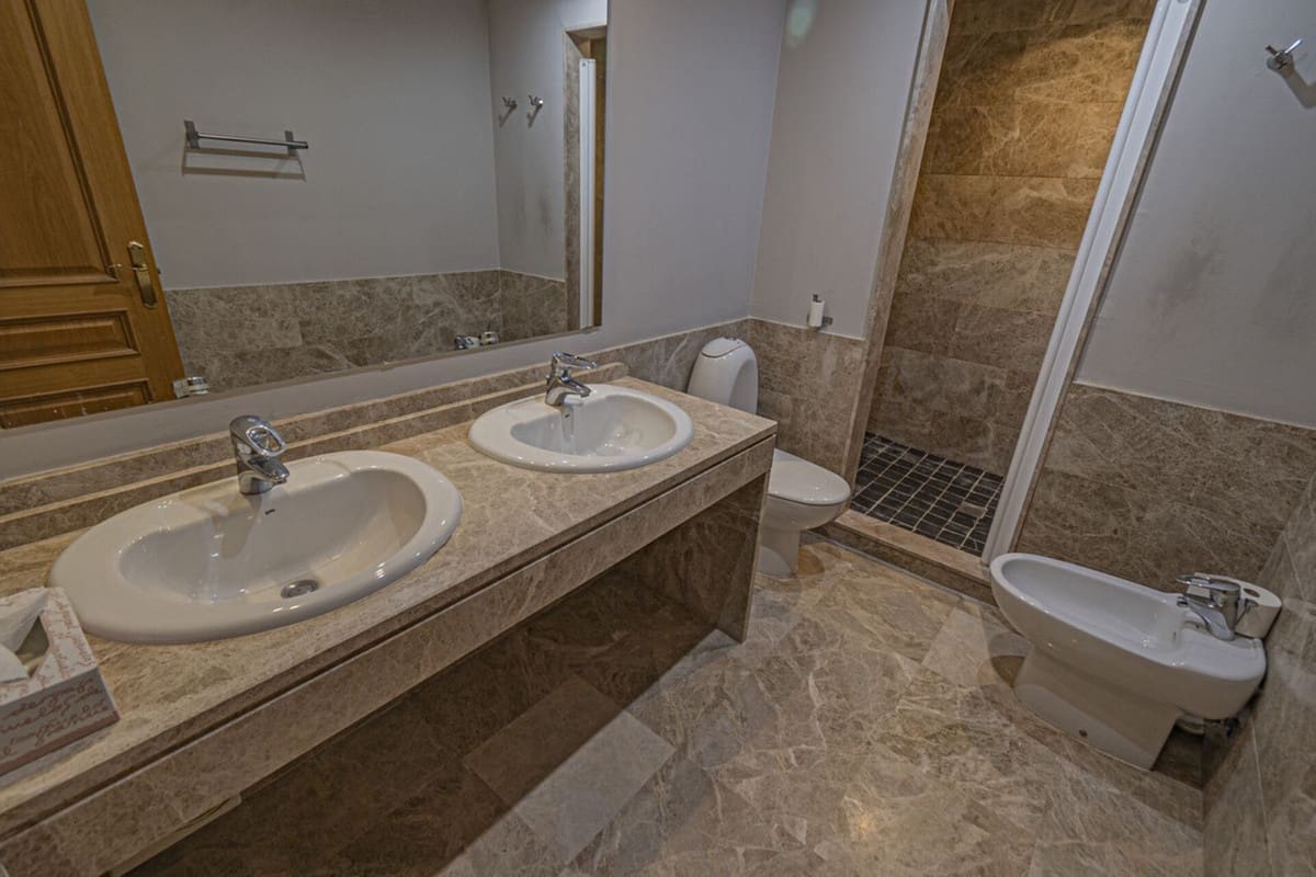 5 soverom Villa til leie i Marbella med svømmebasseng garasje - € 4 900 (Ref: 9072843)