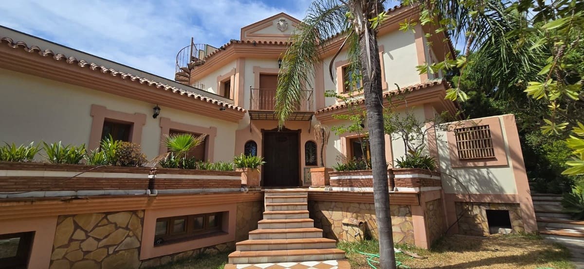 4 quarto Moradia para venda em El Velerin com piscina garagem - 1 150 000 € (Ref: 9137414)