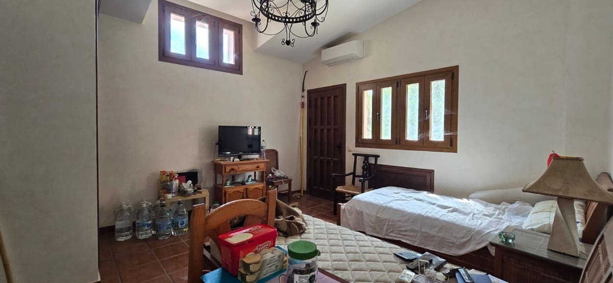 4 quarto Moradia para venda em El Velerin com piscina garagem - 1 150 000 € (Ref: 9137414)