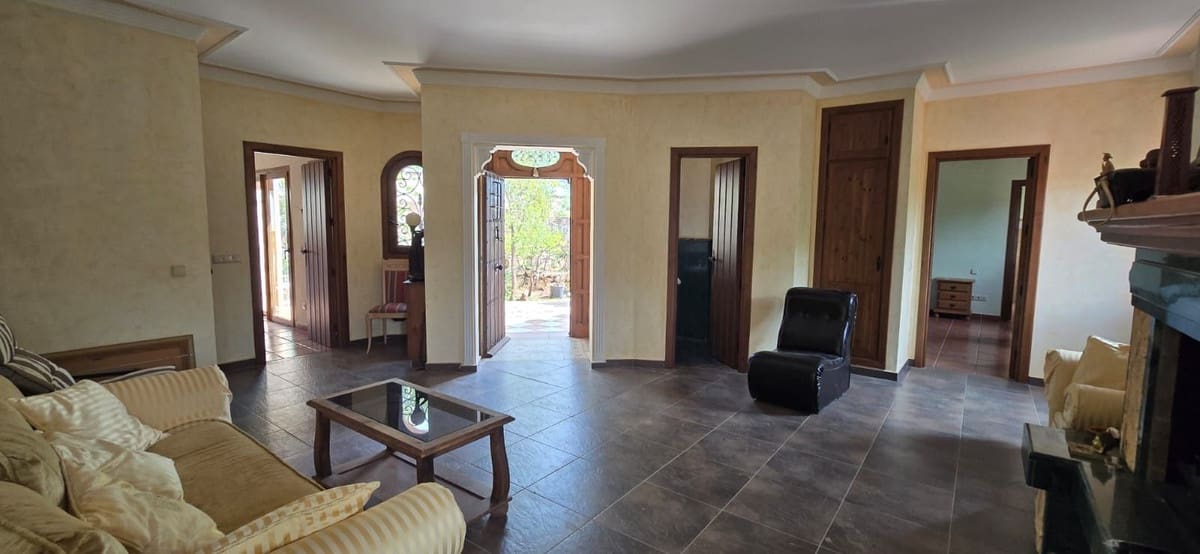 4 quarto Moradia para venda em El Velerin com piscina garagem - 1 150 000 € (Ref: 9137414)