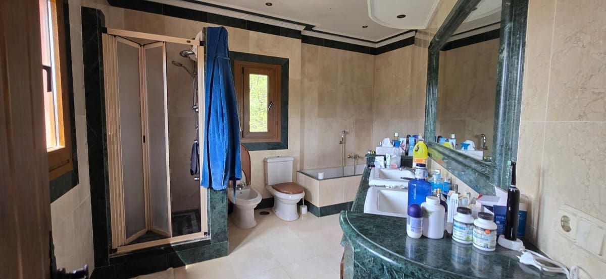 4 quarto Moradia para venda em El Velerin com piscina garagem - 1 150 000 € (Ref: 9137414)