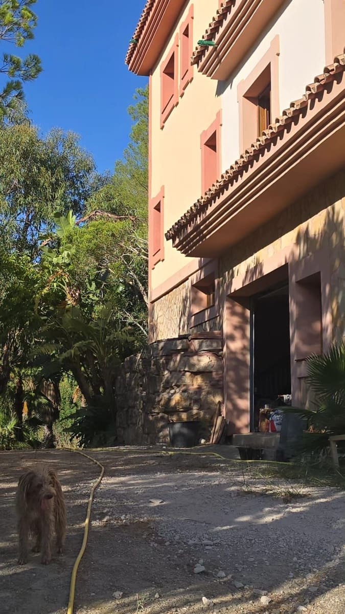 4 quarto Moradia para venda em El Velerin com piscina garagem - 1 150 000 € (Ref: 9137414)