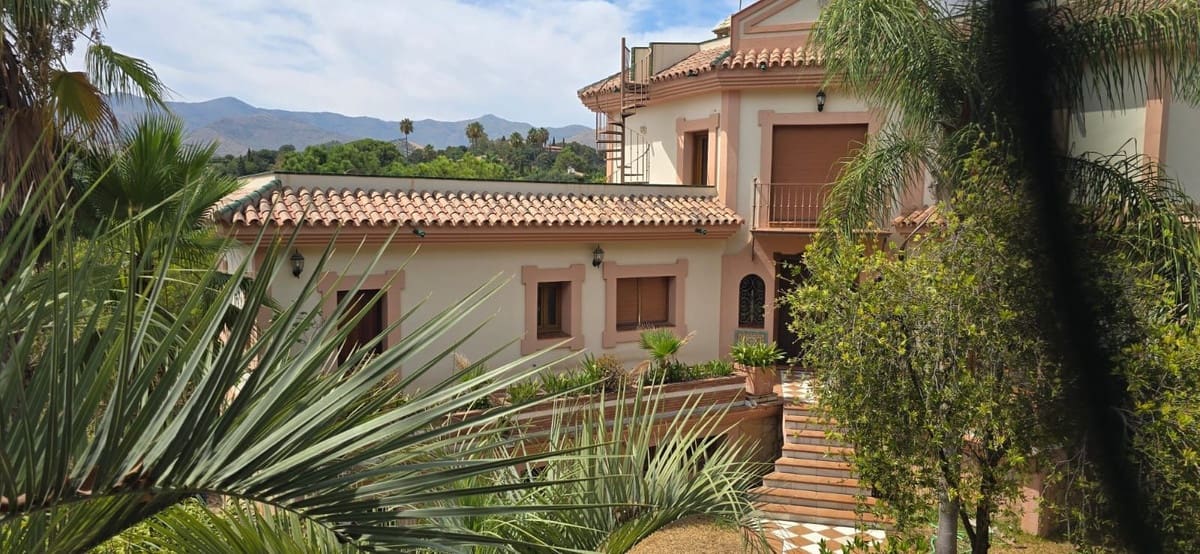 4 quarto Moradia para venda em El Velerin com piscina garagem - 1 150 000 € (Ref: 9137414)