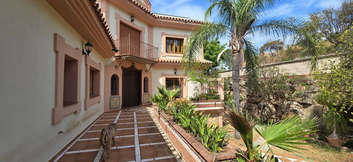 4 quarto Moradia para venda em El Velerin com piscina garagem - 1 150 000 € (Ref: 9137414)