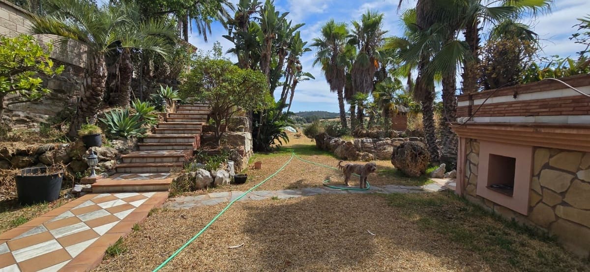 4 quarto Moradia para venda em El Velerin com piscina garagem - 1 150 000 € (Ref: 9137414)