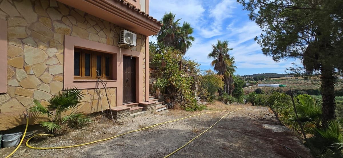 4 quarto Moradia para venda em El Velerin com piscina garagem - 1 150 000 € (Ref: 9137414)