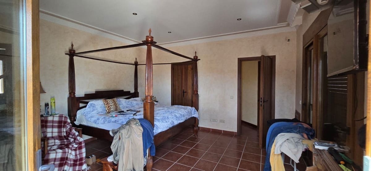 4 quarto Moradia para venda em El Velerin com piscina garagem - 1 150 000 € (Ref: 9137414)