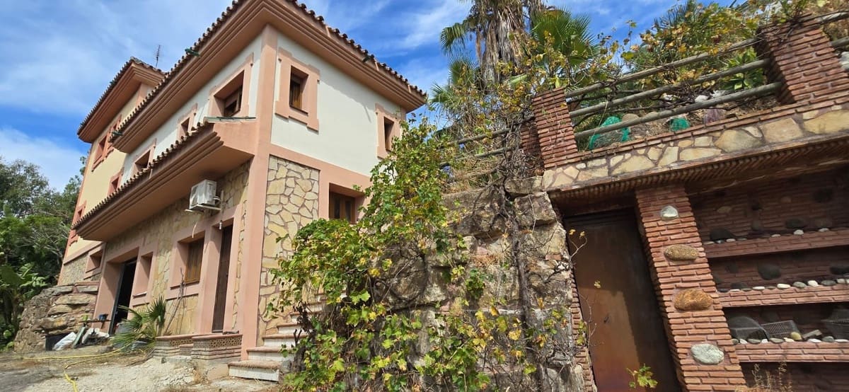 4 quarto Moradia para venda em El Velerin com piscina garagem - 1 150 000 € (Ref: 9137414)