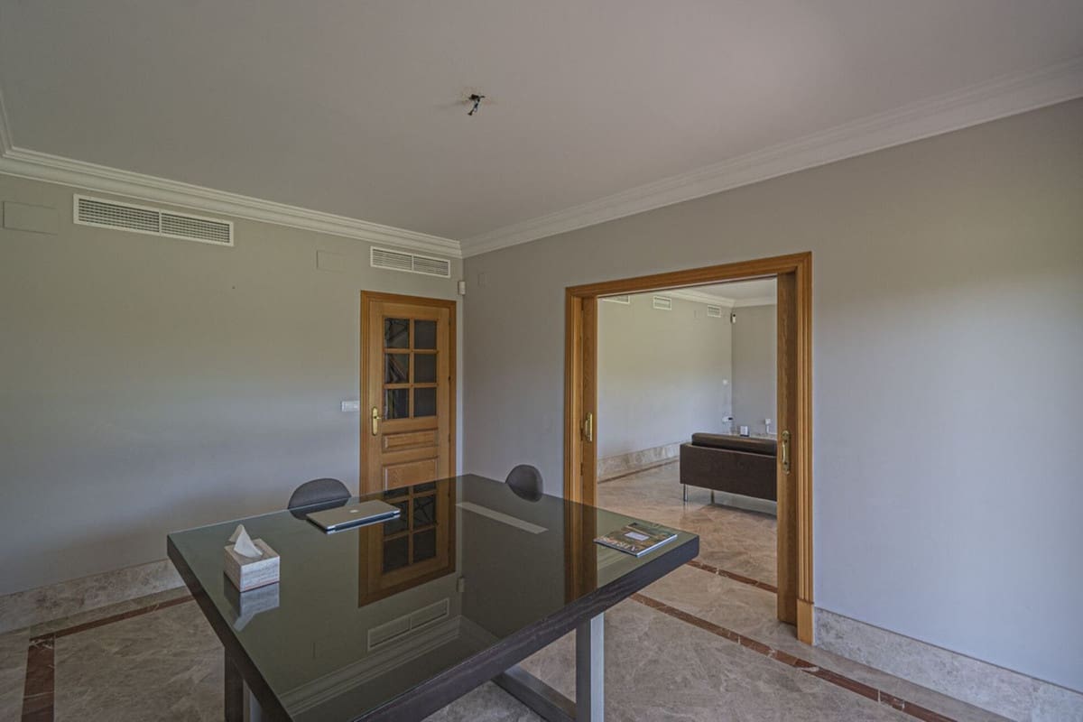 5 quarto Moradia para venda em Marbella com piscina garagem - 1 690 000 € (Ref: 9144409)
