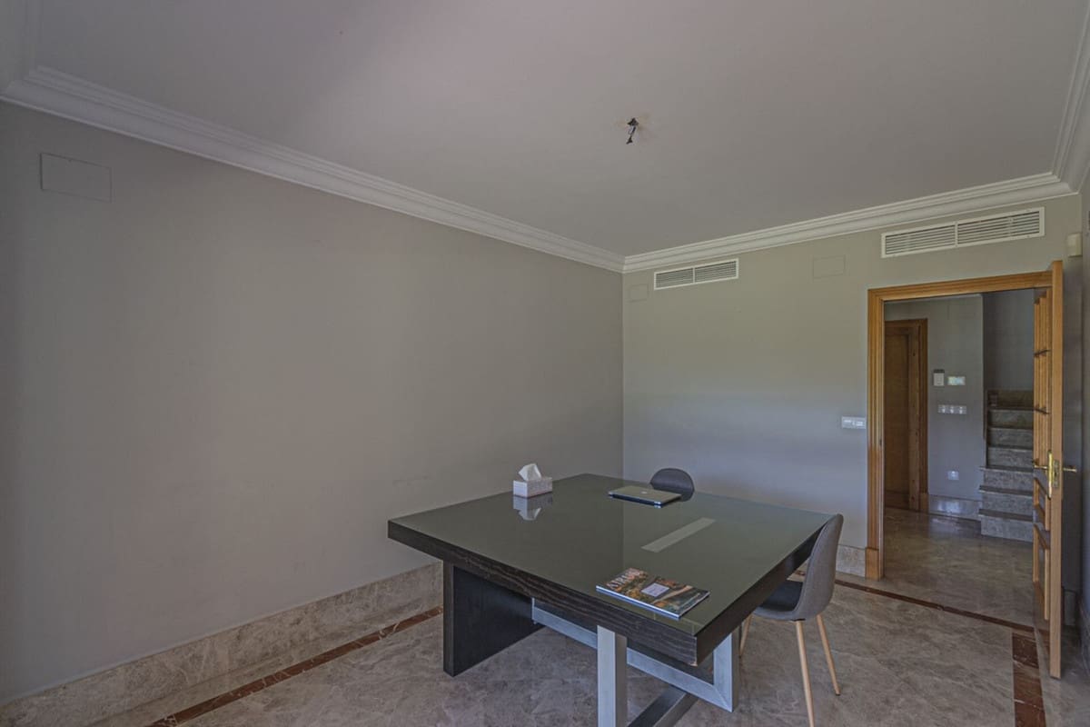 5 quarto Moradia para venda em Marbella com piscina garagem - 1 690 000 € (Ref: 9144409)