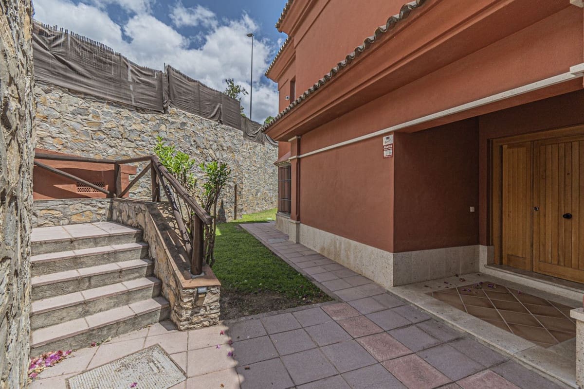 5 quarto Moradia para venda em Marbella com piscina garagem - 1 690 000 € (Ref: 9144409)