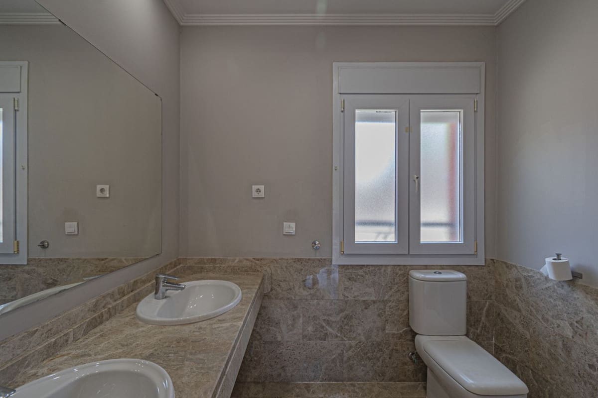 5 quarto Moradia para venda em Marbella com piscina garagem - 1 690 000 € (Ref: 9144409)