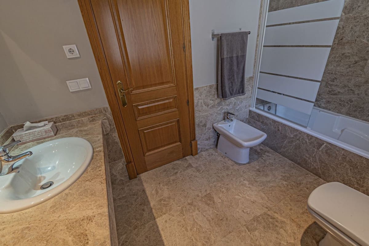 5 quarto Moradia para venda em Marbella com piscina garagem - 1 690 000 € (Ref: 9144409)