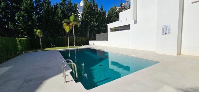 4 soveværelse Byhus til leje i Estepona med swimmingpool garage - € 4.500 (Ref: 9156294)