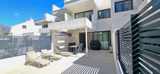 4 soveværelse Byhus til leje i Estepona med swimmingpool garage - € 4.500 (Ref: 9156294)
