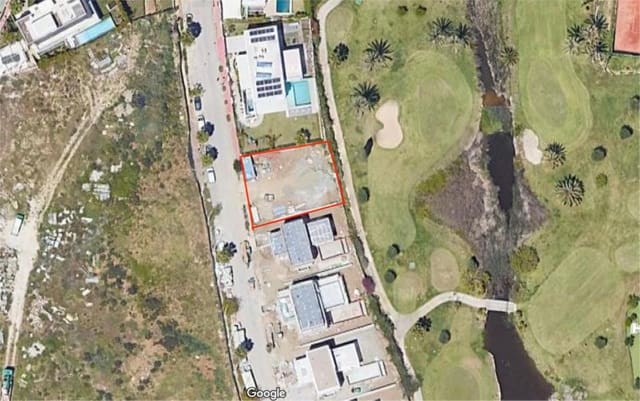 Building Plot for sale in El Paraiso, Estepona - € 690,000 (Ref: 9165291)