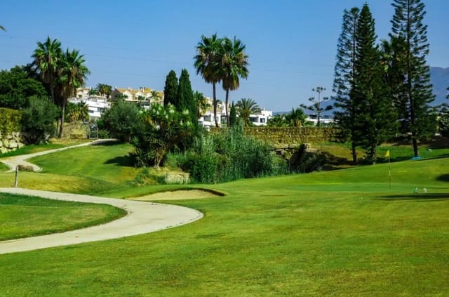 Building Plot for sale in El Paraiso, Estepona - € 690,000 (Ref: 9165291)