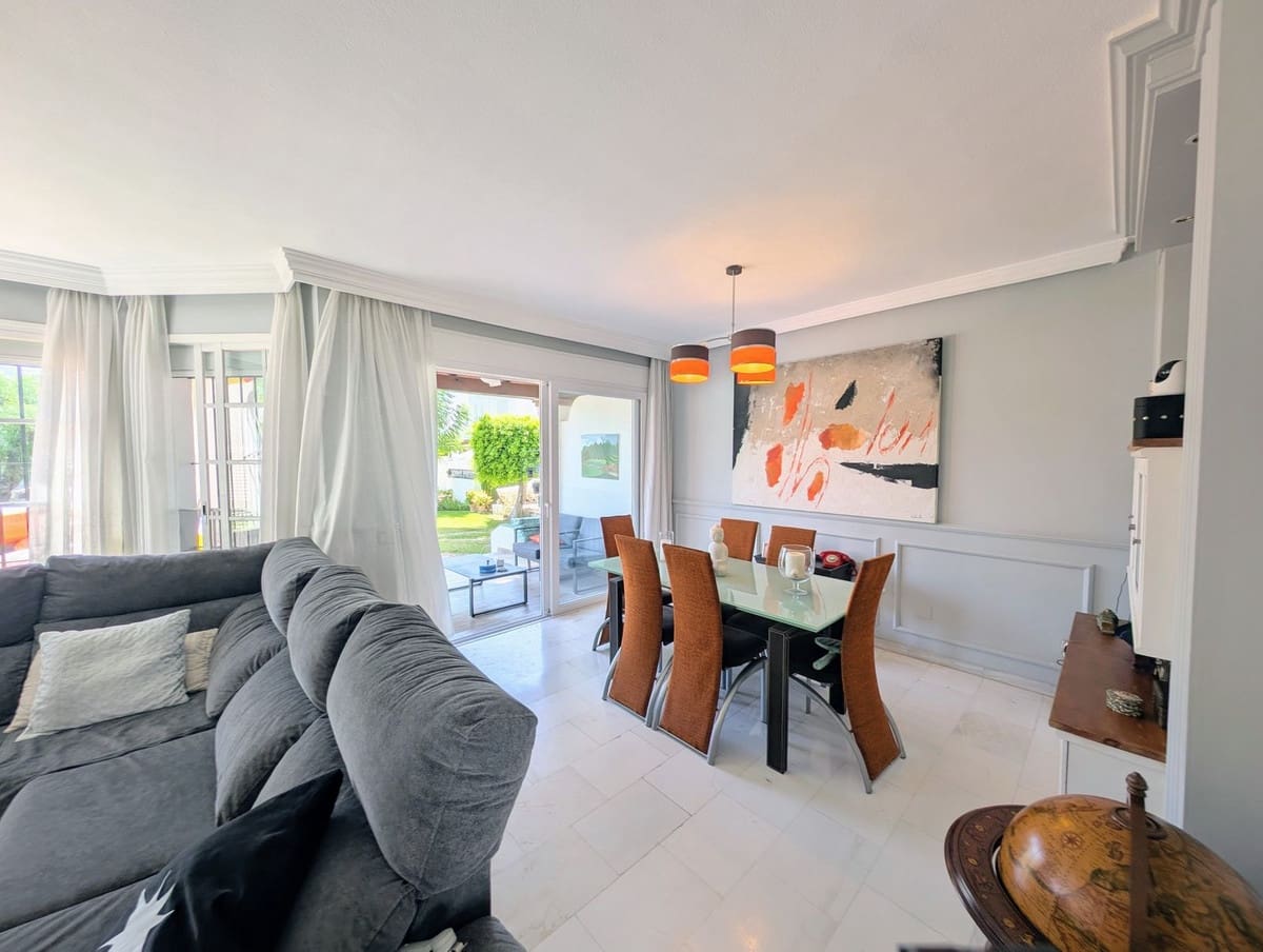 3 sypialnia Dom na sprzedaż w Nueva Andalucia z basenem garażem - 679 000 € (Ref: 9186280)