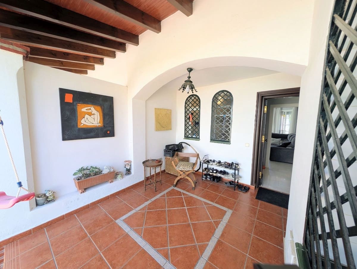 3 sypialnia Dom na sprzedaż w Nueva Andalucia z basenem garażem - 679 000 € (Ref: 9186280)