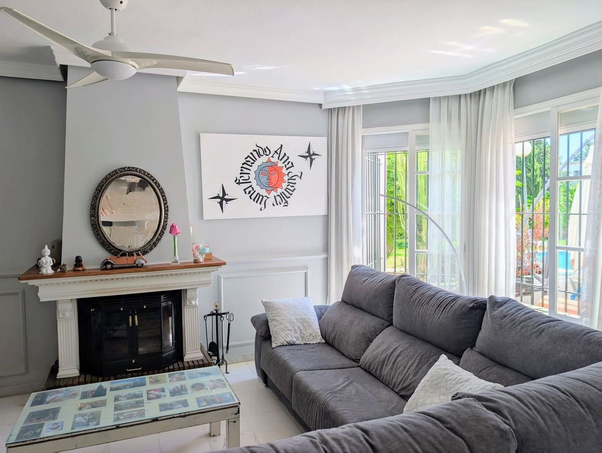 3 sypialnia Dom na sprzedaż w Nueva Andalucia z basenem garażem - 679 000 € (Ref: 9186280)