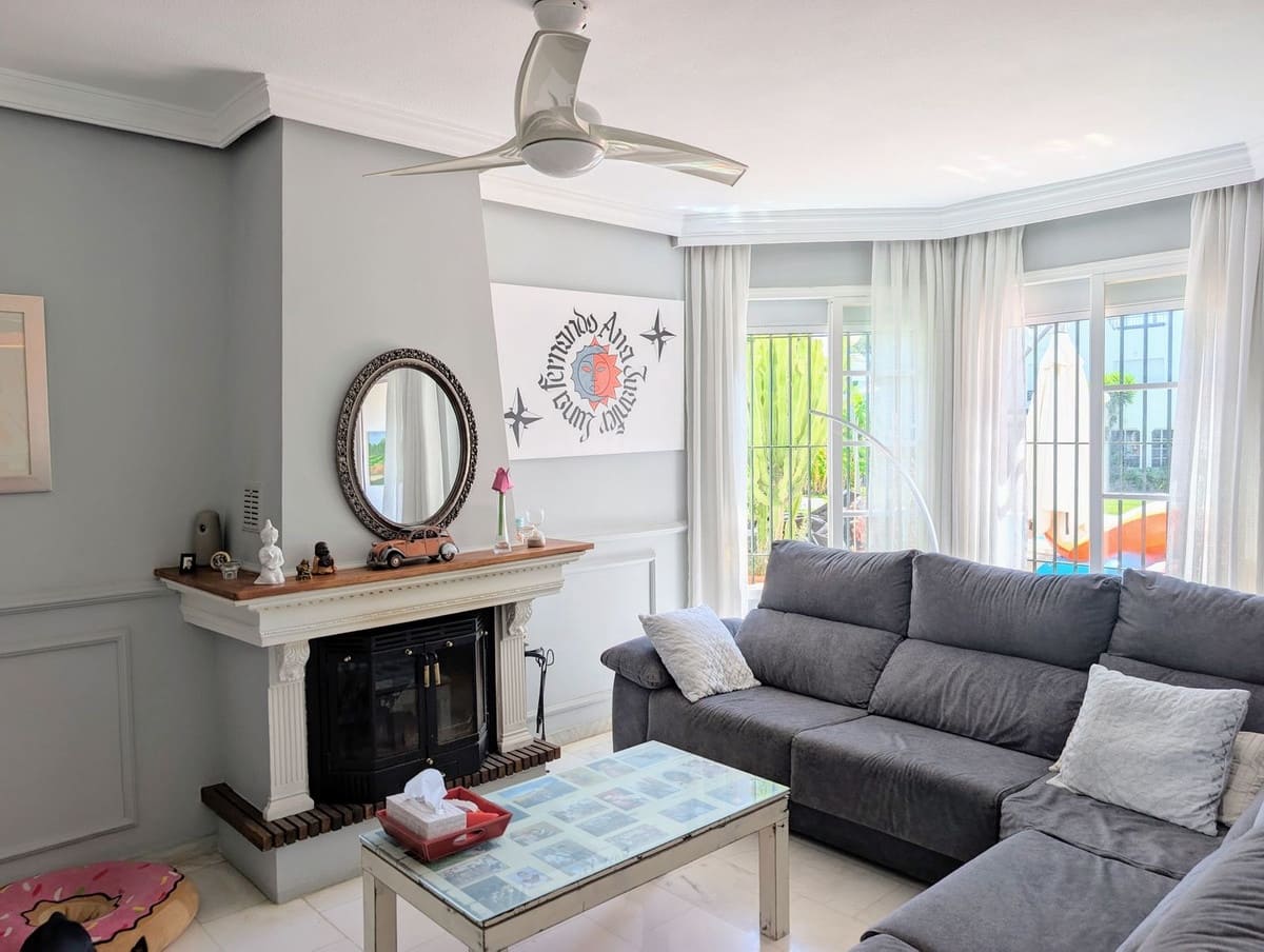 3 sypialnia Dom na sprzedaż w Nueva Andalucia z basenem garażem - 679 000 € (Ref: 9186280)