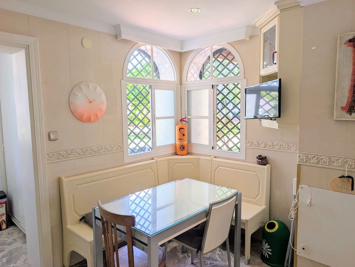 3 sypialnia Dom na sprzedaż w Nueva Andalucia z basenem garażem - 679 000 € (Ref: 9186280)