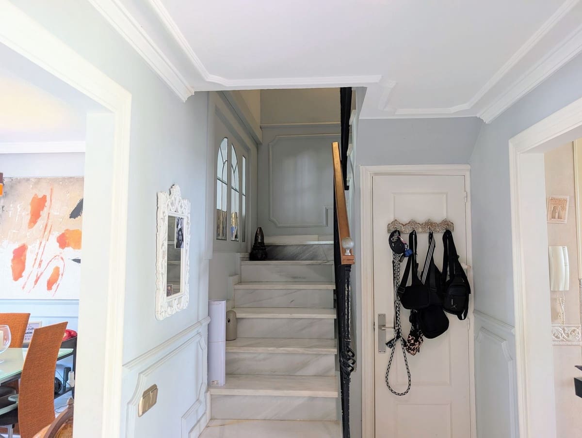 3 sypialnia Dom na sprzedaż w Nueva Andalucia z basenem garażem - 679 000 € (Ref: 9186280)